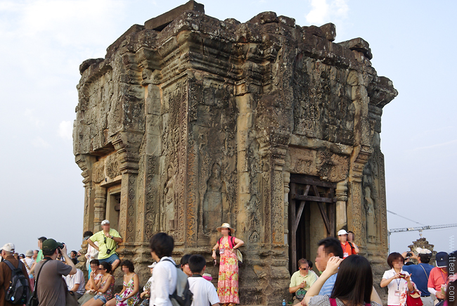 프놈 바켕 중앙성소