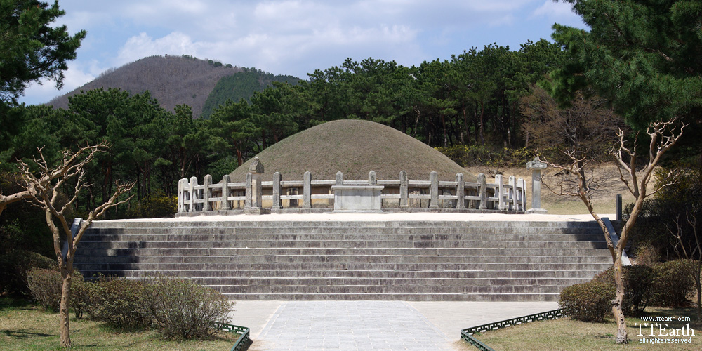 경주 김유신 장군 묘