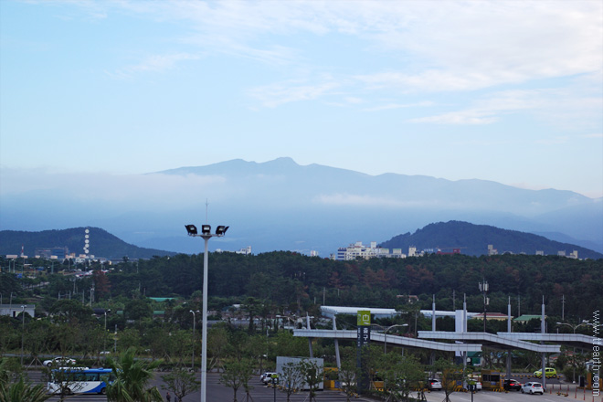 제주 공항, 한라산