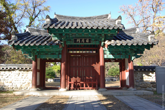 전주 향교, 일월문, 전주 한옥 마을