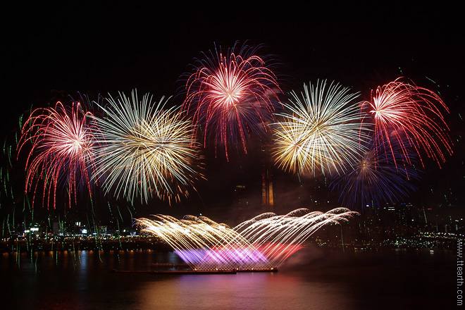 서울 세계 불꽃 축제 사진, 바지선