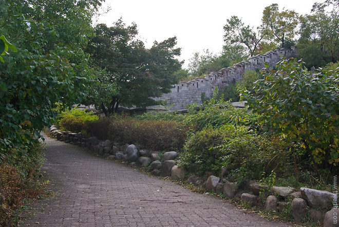 서울 성곽, 와룡 공원 길